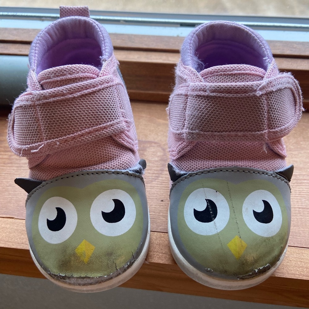 Ikiki Owl Shoes size 4 toddler squeaker